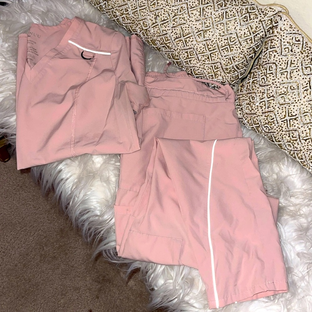 SOLD📦. Januu Scrub Set